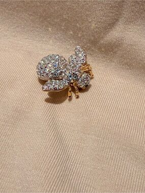 Vintage Joan Rivers WINNER Bee Brooch